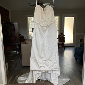 Stylish light cream Strapless Wedding Gown